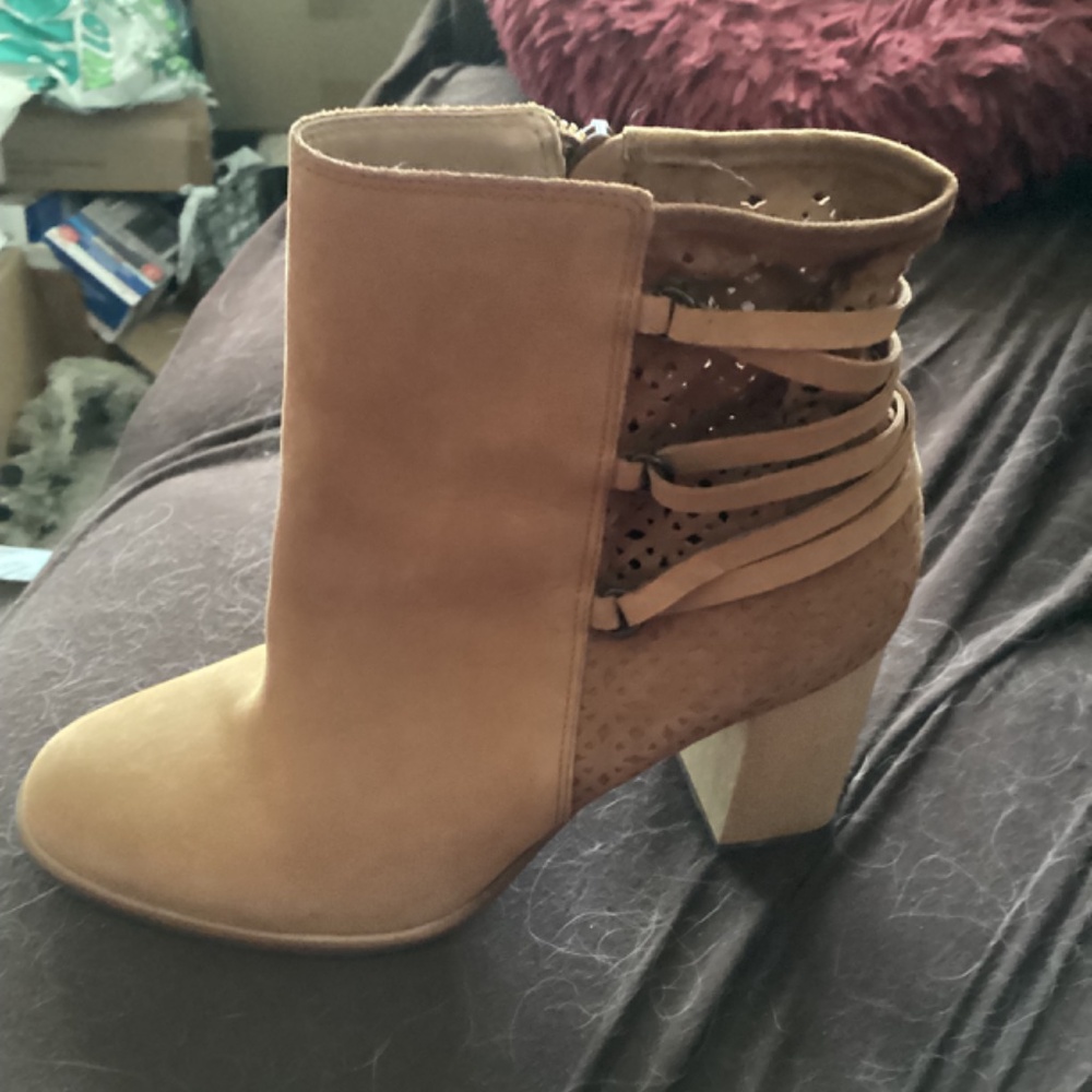 Boots - Picture 3 of 4